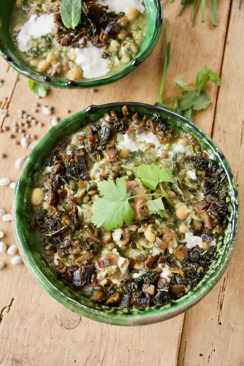 Ash-e Shole Ghalamkar - Persische Bettlersuppe mit Hülsenfrüchte und ...