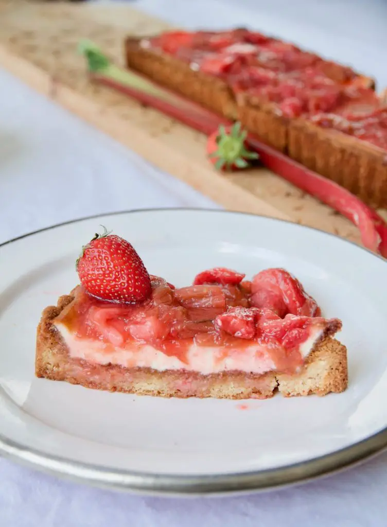 Labneh Cheese Cake mit Rhabarber-Erdbeer-Kompott - Labsalliebe