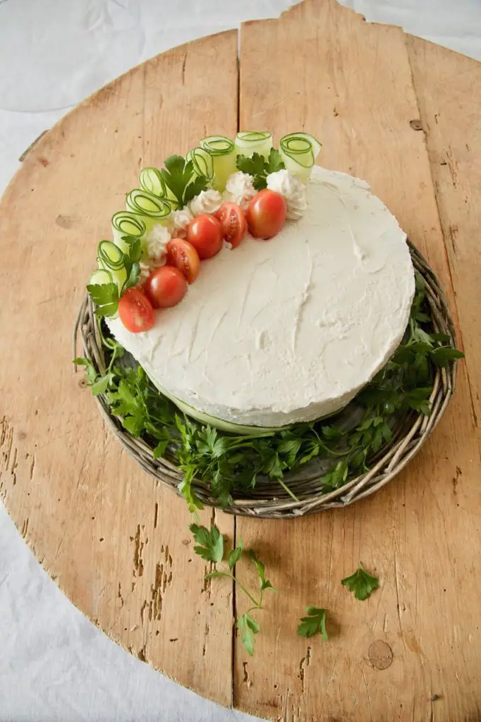 Cake Morgh - Sandwich-Torte mit Hühnchenaufstrich für deine WM-Party