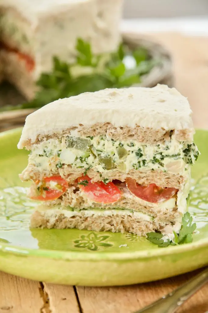 Cake Morgh - Sandwich-Torte mit Hühnchenaufstrich für deine WM-Party