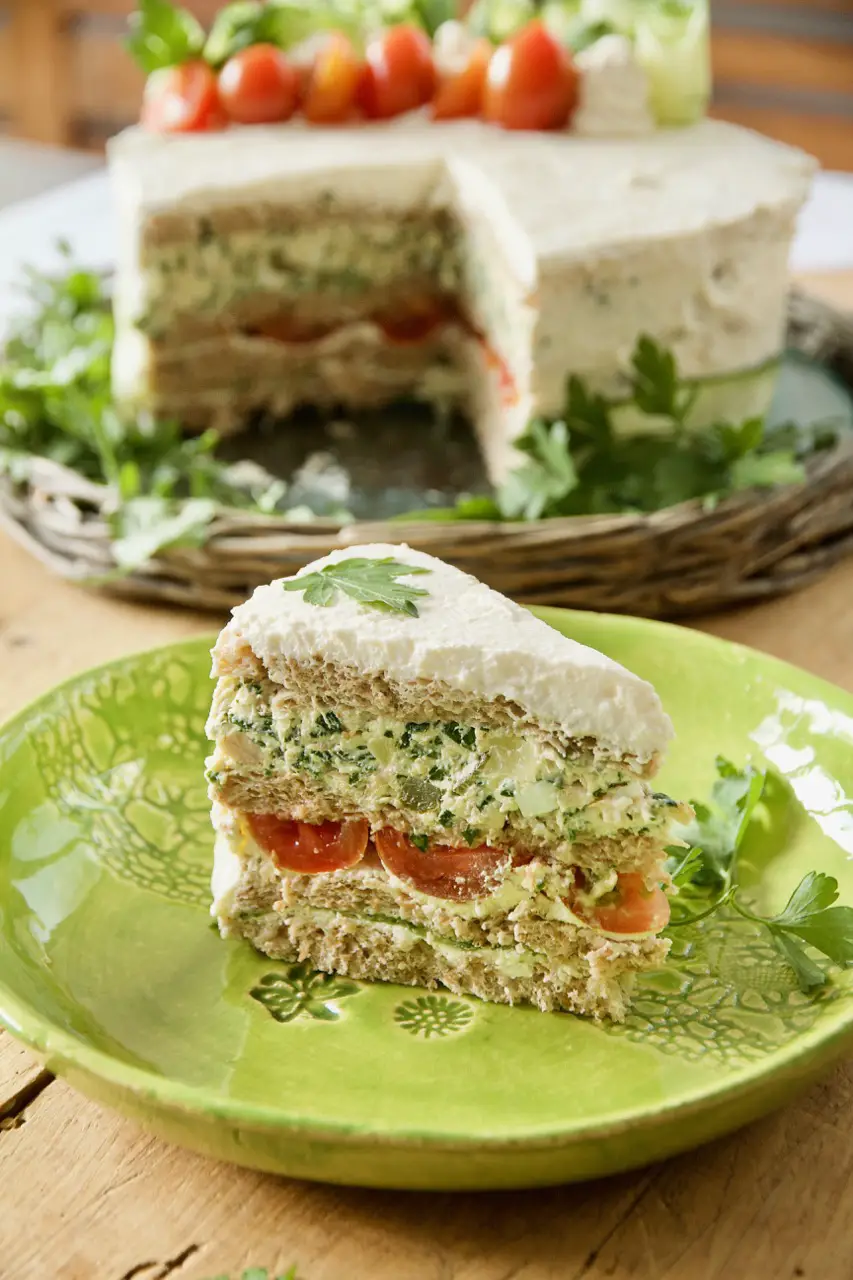 Cake Morgh - Sandwich-Torte mit Hühnchenaufstrich für deine WM-Party