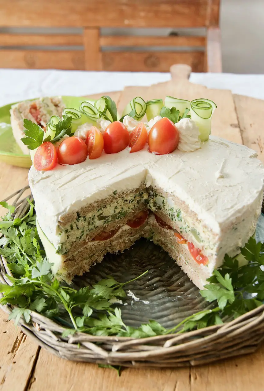 Cake Morgh - Sandwich-Torte mit Hühnchenaufstrich für deine WM-Party