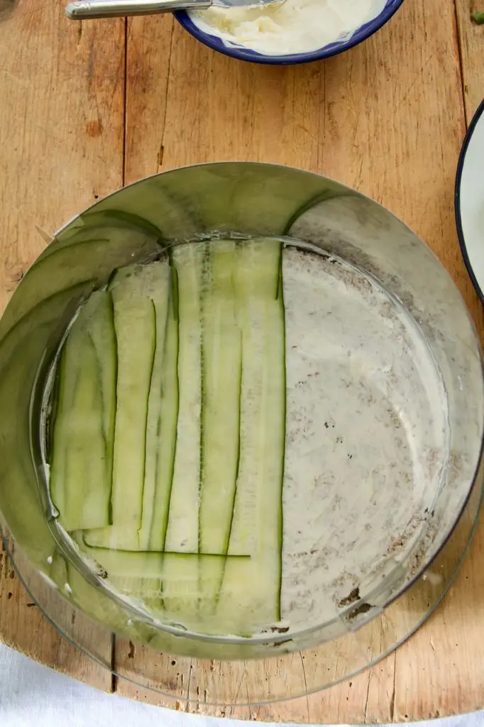 Cake Morgh - Sandwich-Torte mit Hühnchenaufstrich für deine WM-Party
