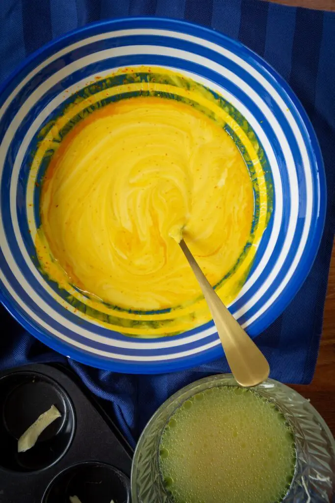 Tah Chin-e Morgh – Safran-Reiskuchen mit mariniertem Hühnchen