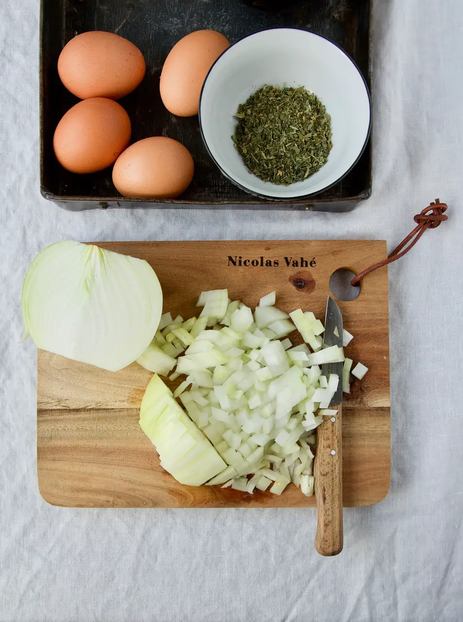 Eshkeneh - Persische Zwiebelsuppe mit Eierflocken