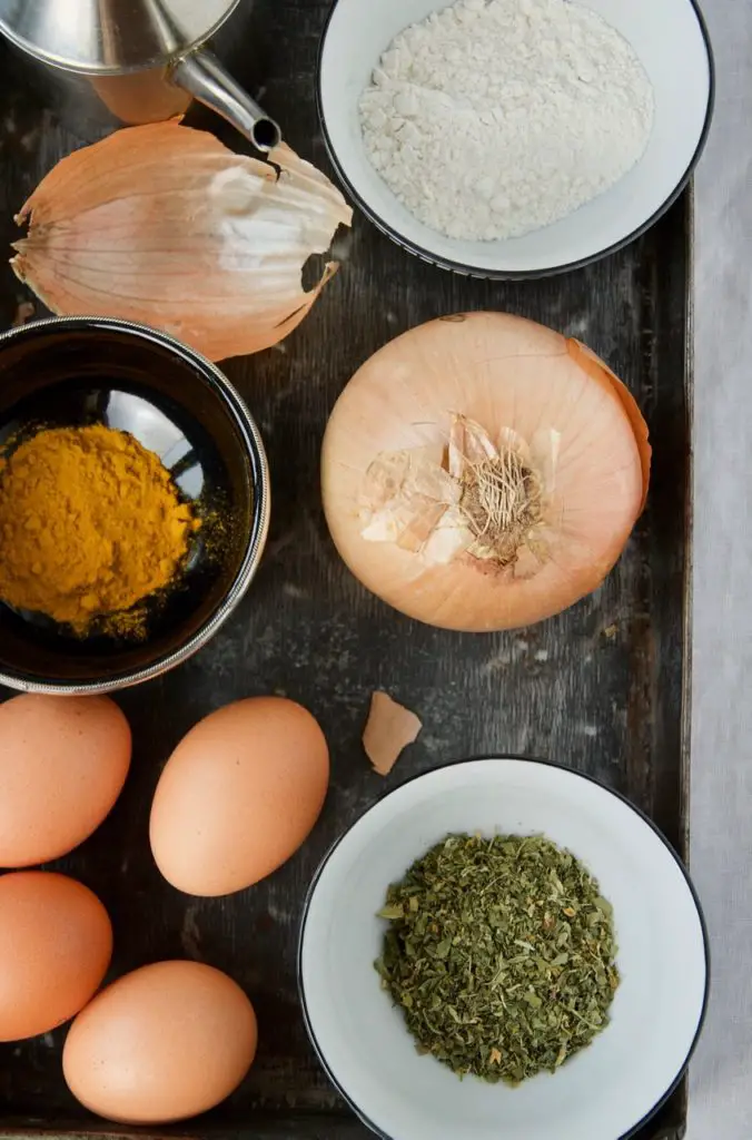 Eshkeneh - Persische Zwiebelsuppe mit Eierflocken