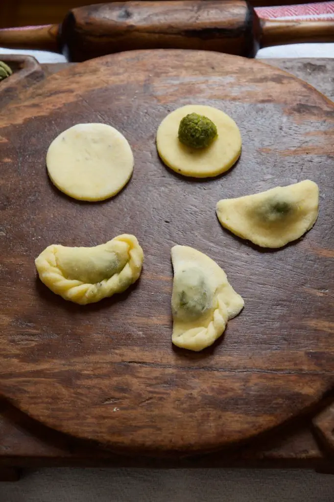 Ghotab Rezept, Pastry Iranian Almond Traditional Walnut Filled Persian Crescents Aheadofthyme Recipe Recipes Food Make Desserts Choose Board Cuisine