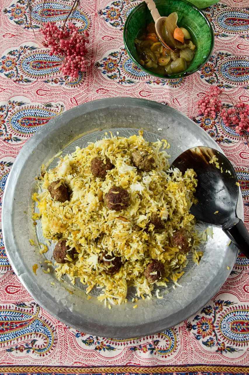 Kalam Polo Shirazi - Safran-Kräuter-Reis mit Spitzkohl und Hackbällchen