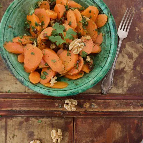 Orientalischer Karotten-Salat mit Rosinen und Walnüssen - Labsalliebe