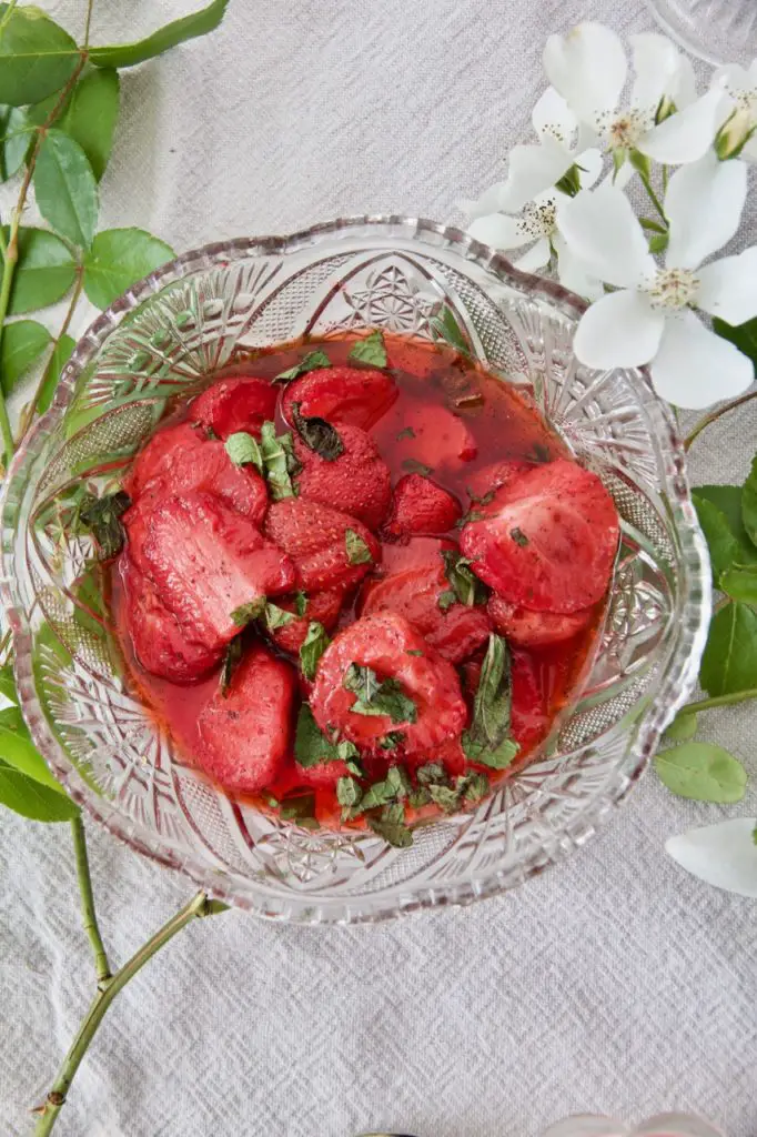 Joghurt-Creme mit gebackenen Erdbeeren - Labsalliebe