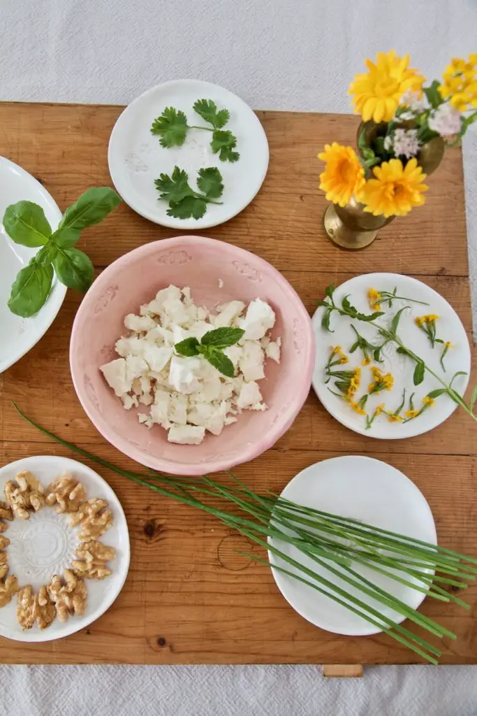 Sabzi Khordan Dip - Kräuter-Feta-Dip mit Walnüssen - Labsalliebe