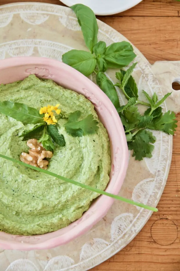 Sabzi Khordan Dip - Kräuter-Feta-Dip mit Walnüssen - Labsalliebe Sabzi Khordan Dip - Kräuter-Feta-Dip mit Walnüssen - Labsalliebe