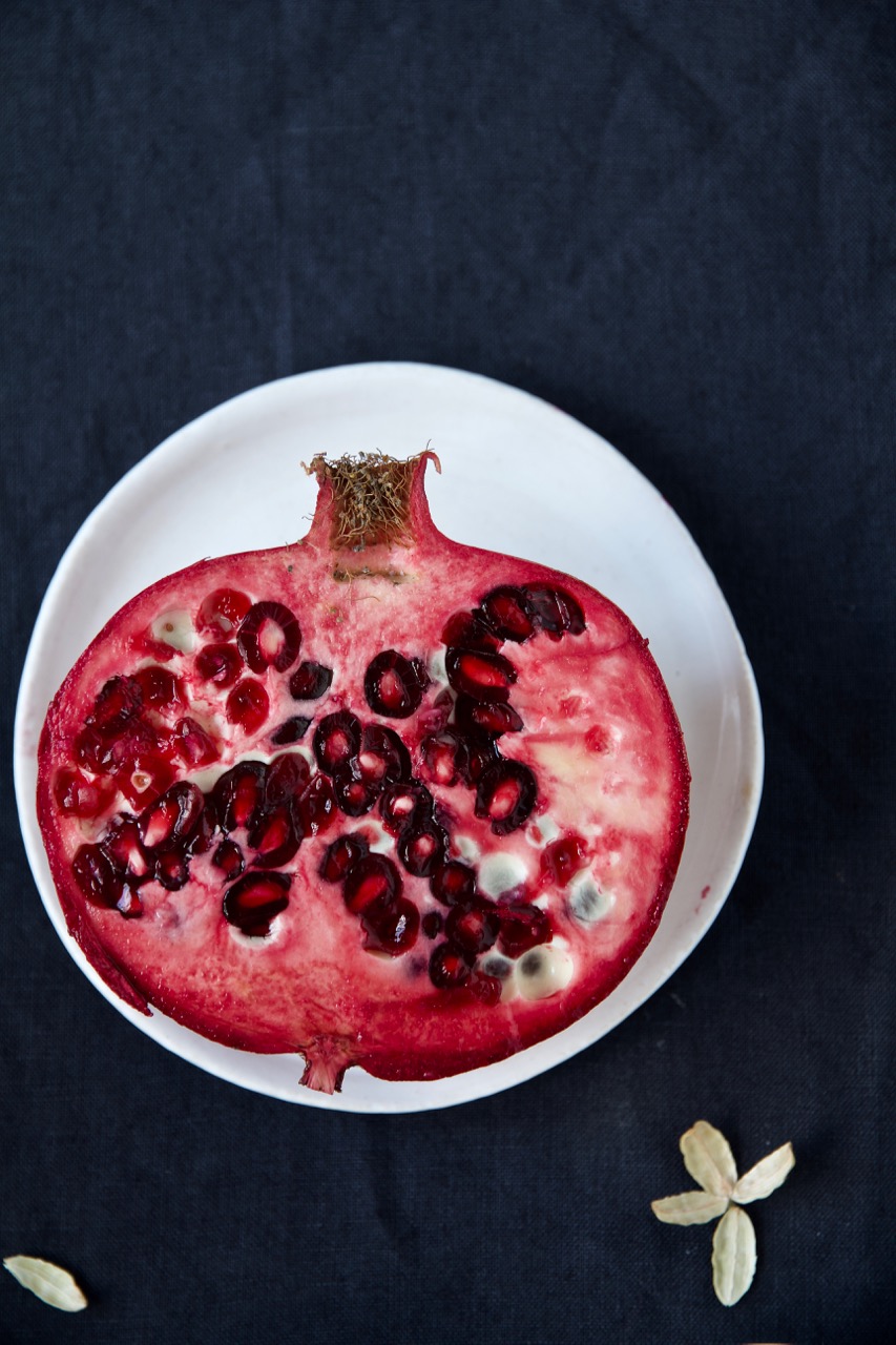 Shirini Shab-e Yalda - Pistazien-Kardamom-Taler mit Granatapfelkerne ...