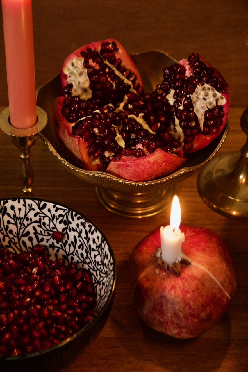 Shirini Shab-e Yalda - Pistazien-Kardamom-Taler mit Granatapfelkerne ... Shirini Shab-e Yalda - Pistazien-Kardamom-Taler mit Granatapfelkerne ...