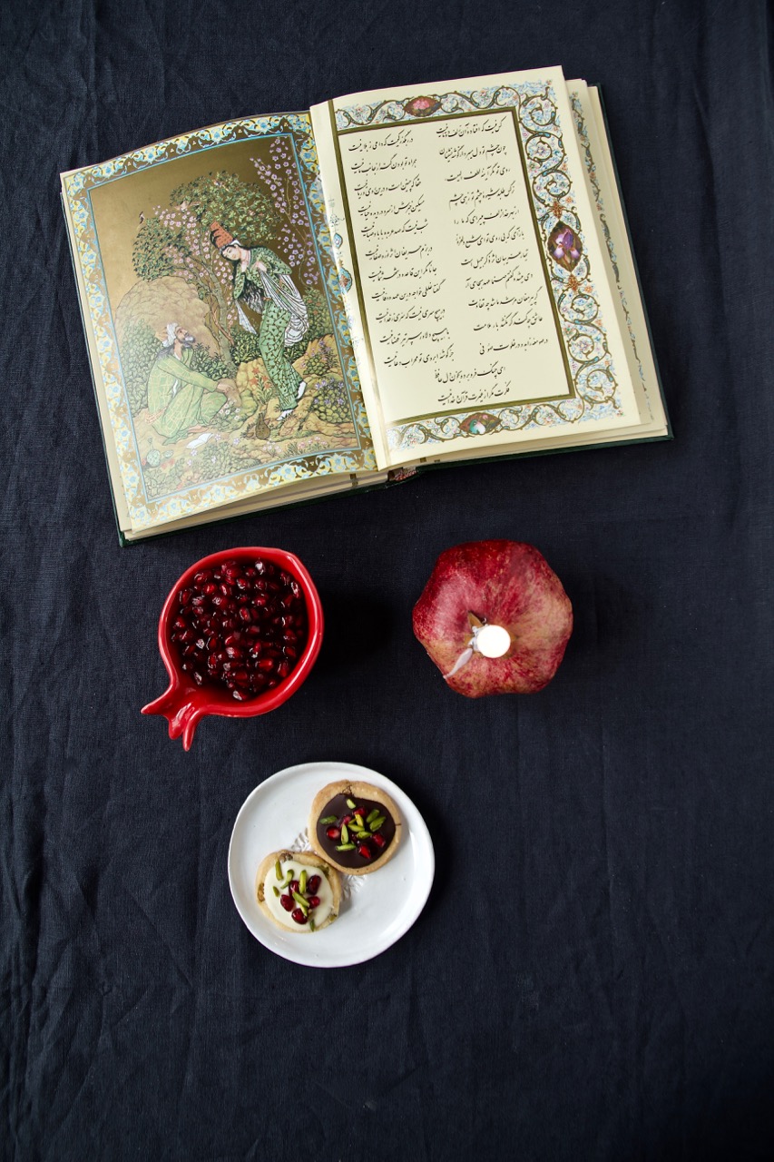 Shirini Shab-e Yalda - Pistazien-Kardamom-Taler mit Granatapfelkerne ...