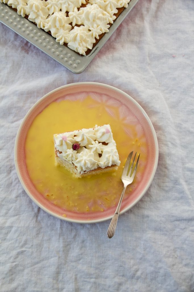 Tres Leches Milchkuchen mit Safran und Rosenwasser کیک خیس زعفرانی