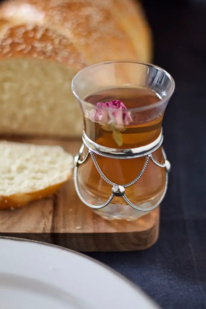 Rosenwasser-Kardamom French Toast