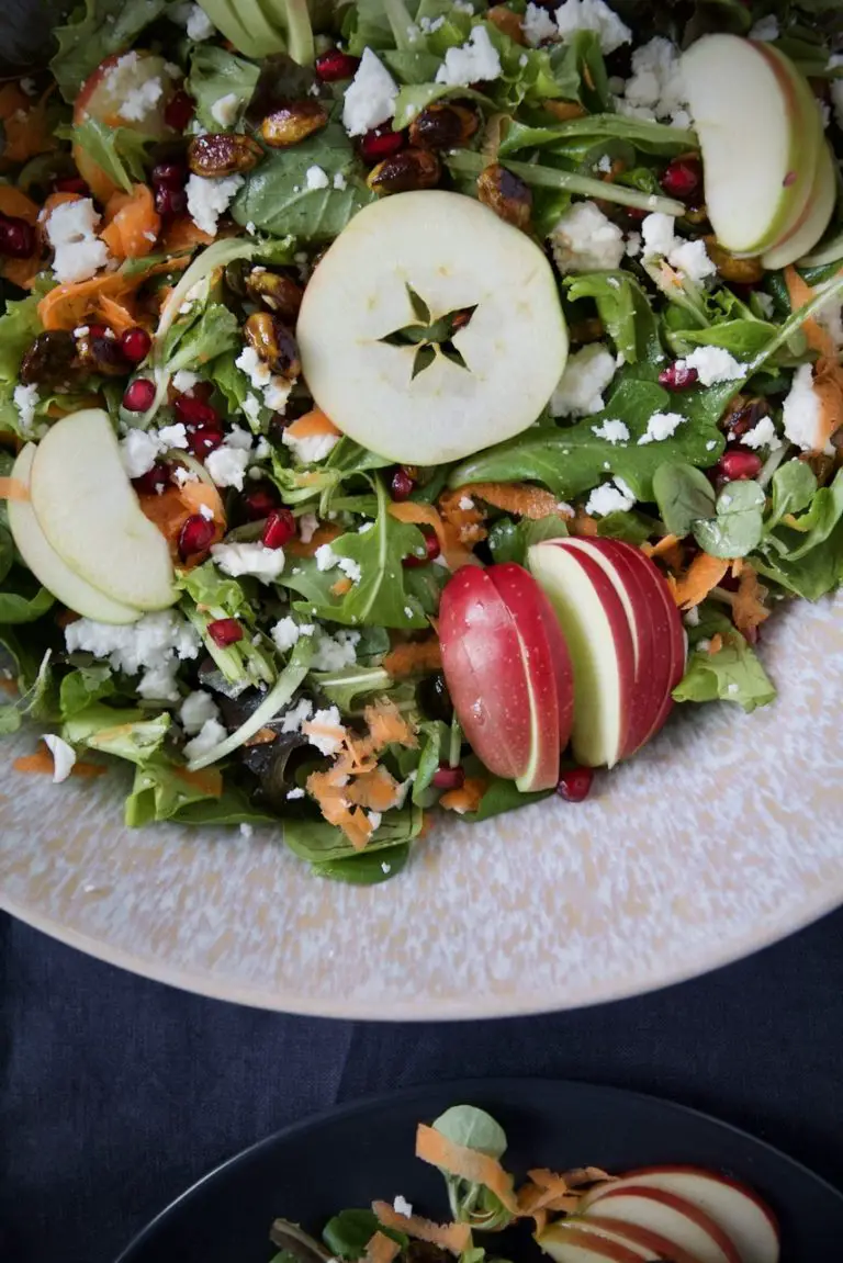 Herbst-Salat mit Apfel, Feta und karamellisierten Pistazien - Labsalliebe