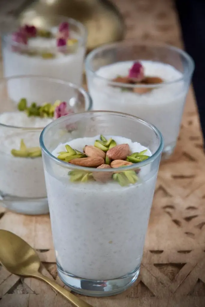 Shir Berenj - Milchreis mit Rosenwasser und Kardamom شیربرنج