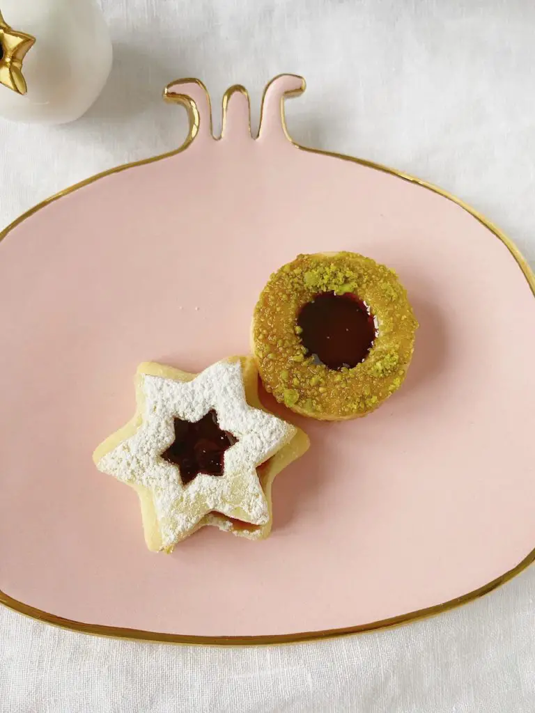 Shirini Shab-e Yalda - Plätzchen mit Granatapfelgelee und Yalda ...