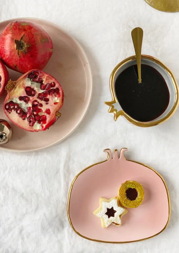 Shirini Shab-e Yalda - Plätzchen mit Granatapfelgelee und Yalda ...