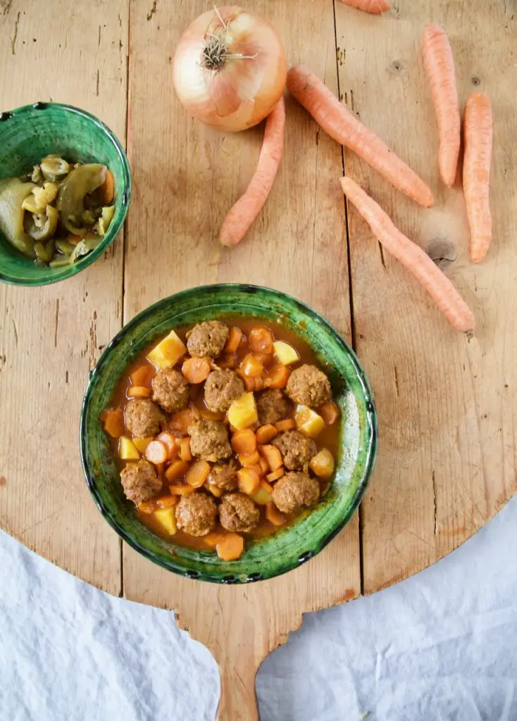 Khorak-e Koofteh Ghelgheli - Kartoffel-Karotten-Pfanne mit Hackbällchen ...