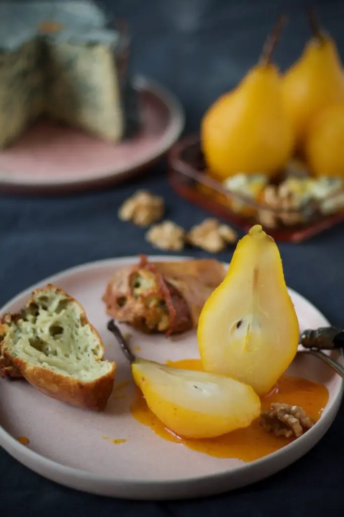 Popovers mit Fourme d´Ambert und Safran-Kardamom-Birnen - Labsalliebe