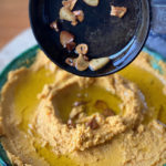 Kürbis-Hummus mit geröstetem Butternut Kürbis