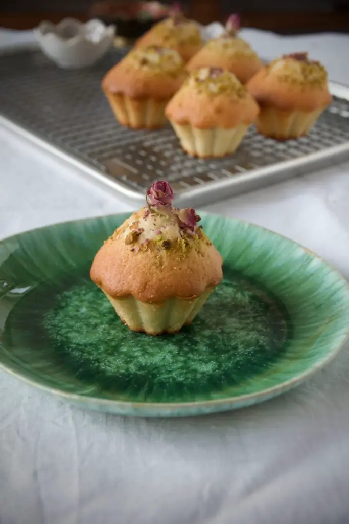 Cake Yazdi - Kardamom-Rosenwasser Muffins کیک یزدی