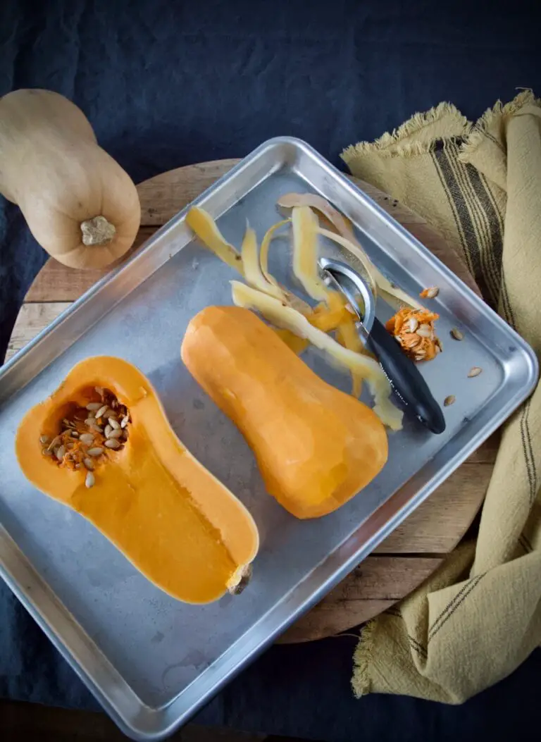 Hasselback-Butternut Kürbis mit Feta, Pistazien-Pesto und ...