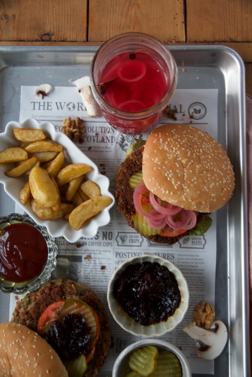 Vegane Pinto Bohnen Burger mit Raucharoma - Labsalliebe