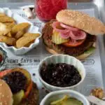 Vegane Pinto Bohnen Burger mit Raucharoma