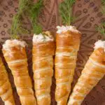 Blätterteig-Karotten gefüllt mit türkischem Karotten-Joghurt-Salat