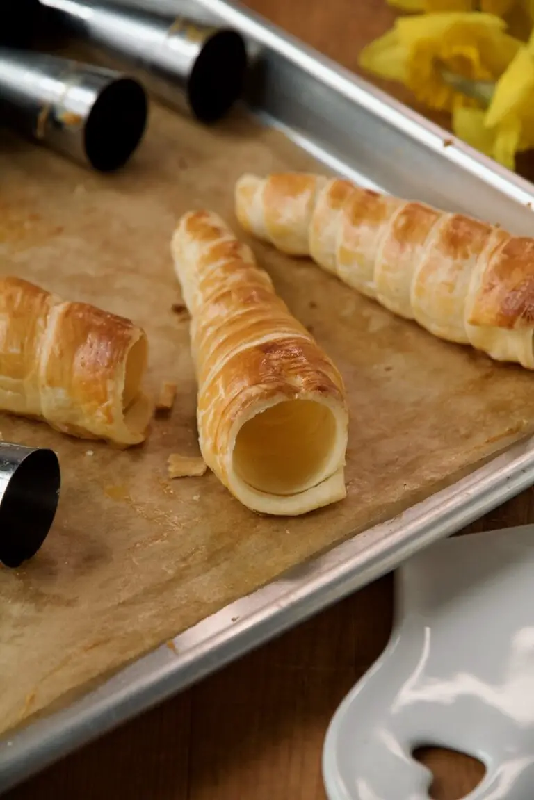 Blätterteig-Karotten gefüllt mit türkischem Karotten-Joghurt-Salat ...