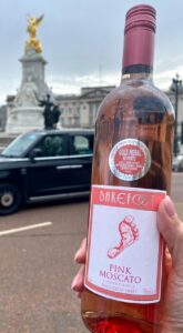 Haggis Scotch Eggs und mit Barefoot Wine nach London