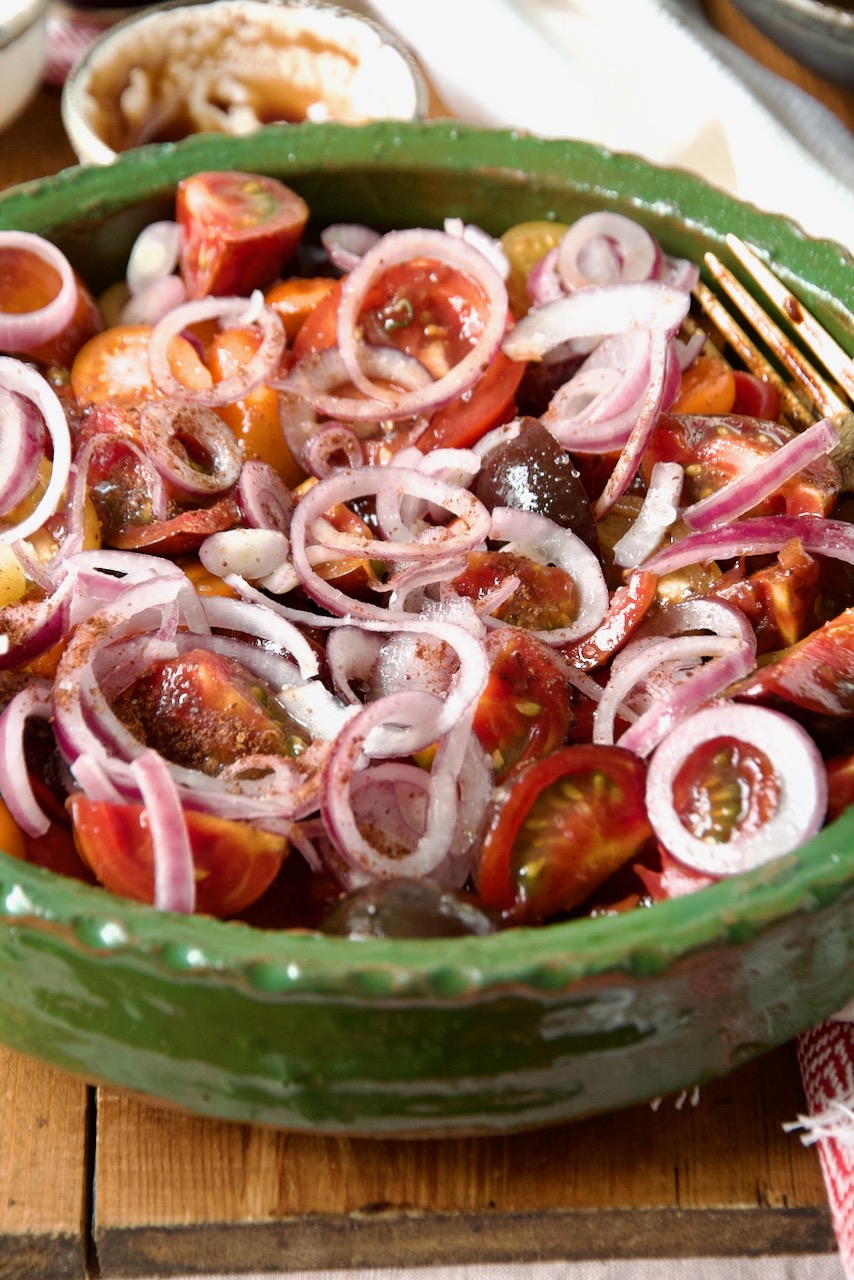 Tomatensalat mit Granatapfel-Sumach-Dressing - Labsalliebe