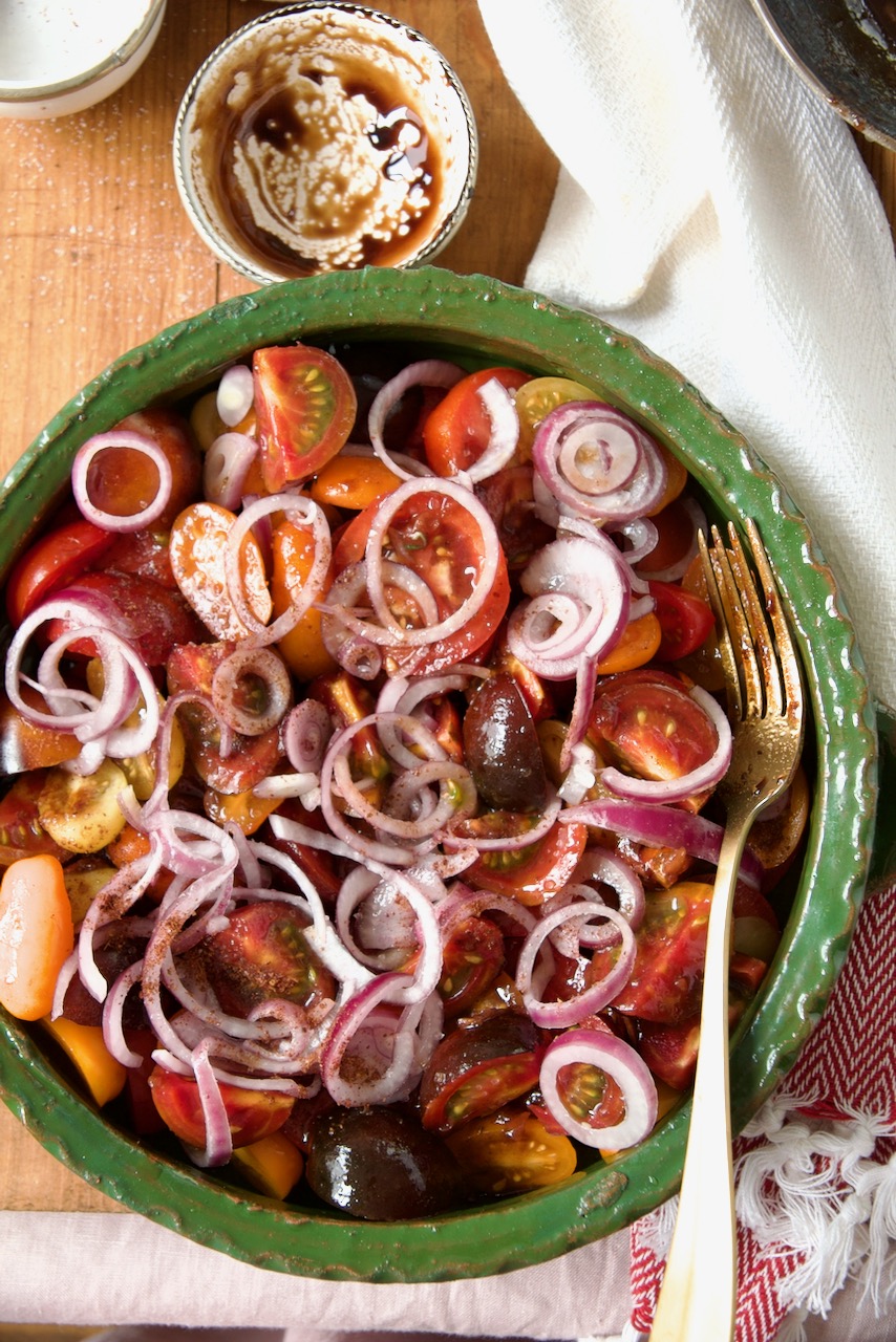 Tomatensalat mit Granatapfel-Sumach-Dressing