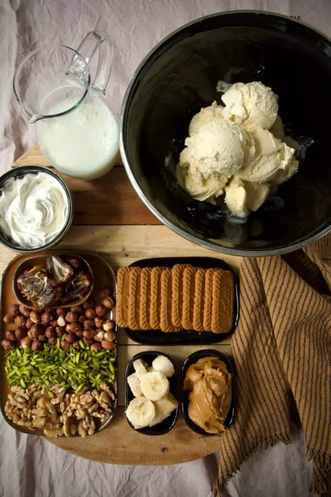 Majoon - Bananen-Dattel-Eisshake mit Lotus Biscoff معجون با لوتوس ...