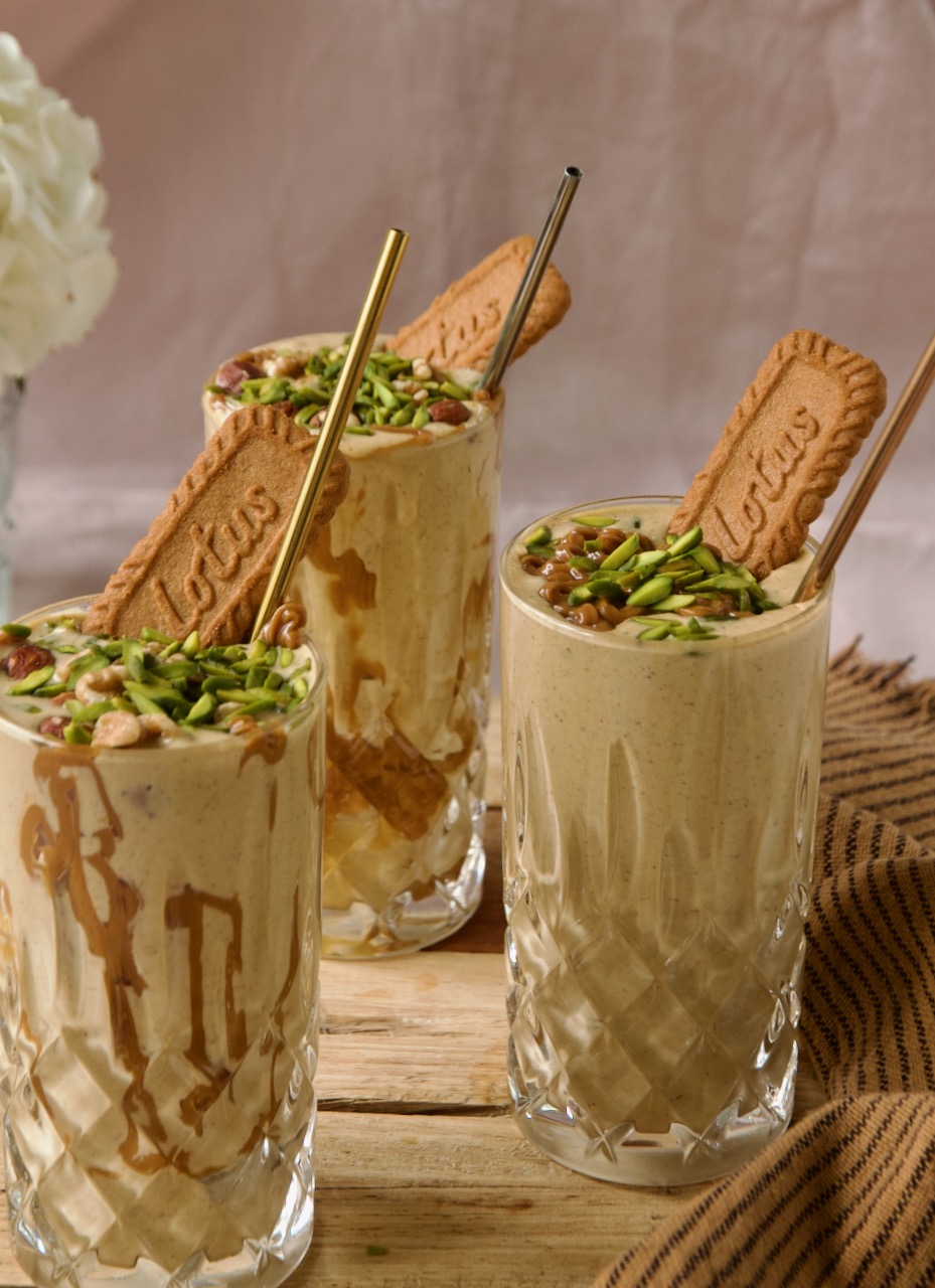 Majoon - Bananen-Dattel-Eisshake mit Lotus Biscoff معجون با لوتوس ...