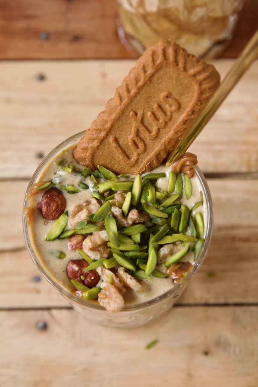 Majoon - Bananen-Dattel-Eisshake mit Lotus Biscoff معجون با لوتوس ...