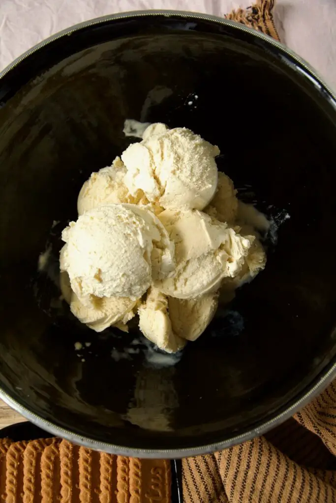 Majoon - Bananen-Dattel-Eisshake mit Lotus Biscoff معجون با لوتوس ...