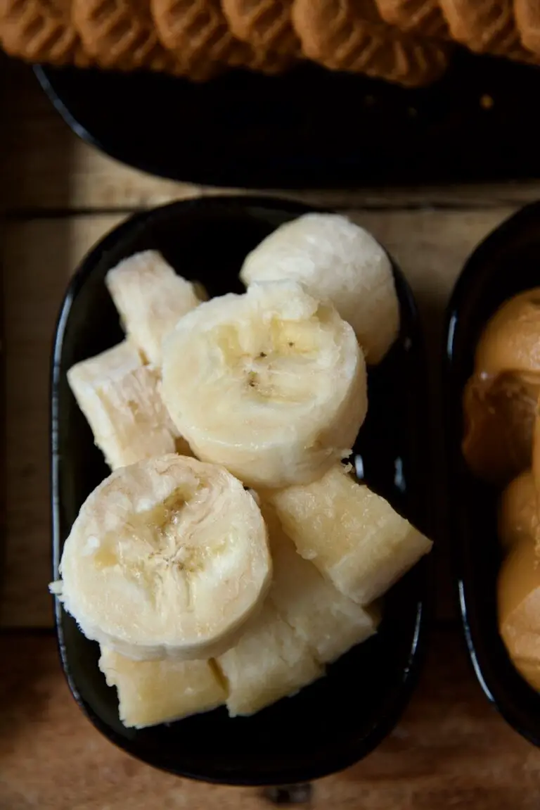 Majoon - Bananen-Dattel-Eisshake mit Lotus Biscoff معجون با لوتوس ...
