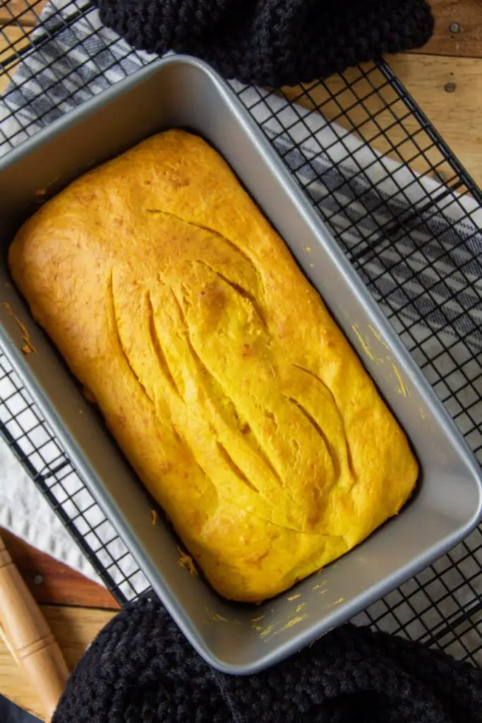 Cottage Cheese Bread mit Kurkuma