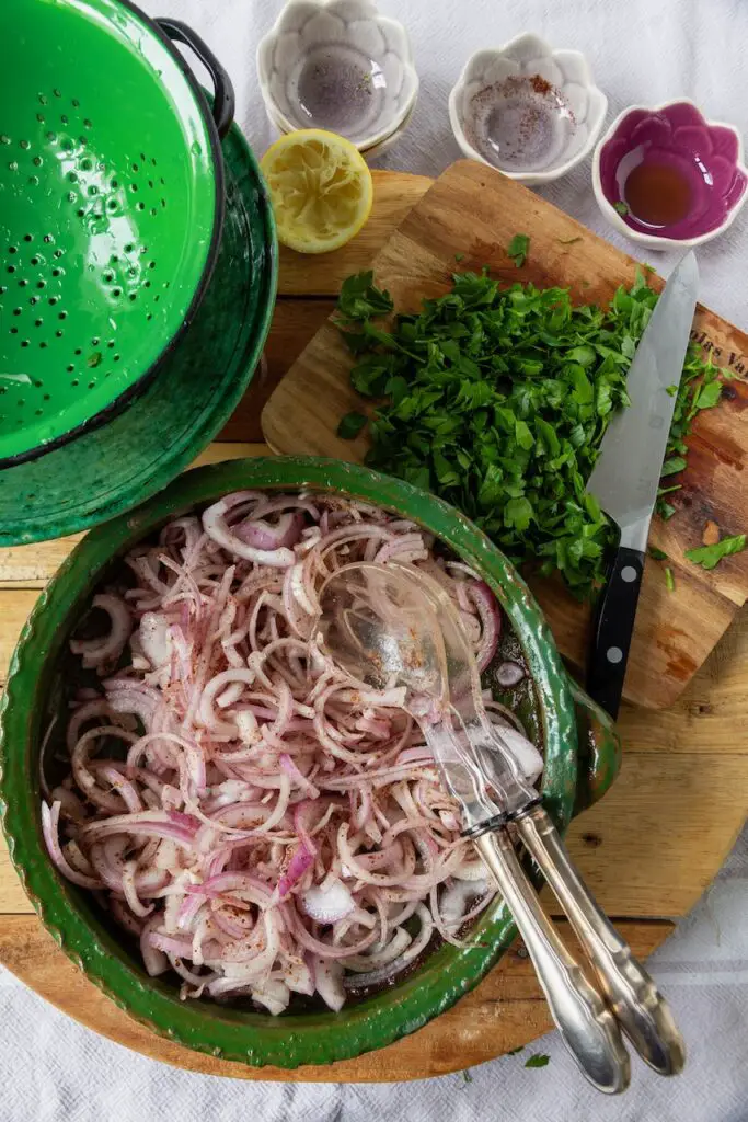 Persischer Roter Zwiebelsalat mit Sumach