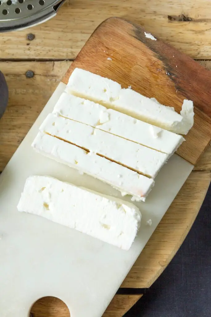 Baked Feta mit Feigen und karamellisierten Walnüssen