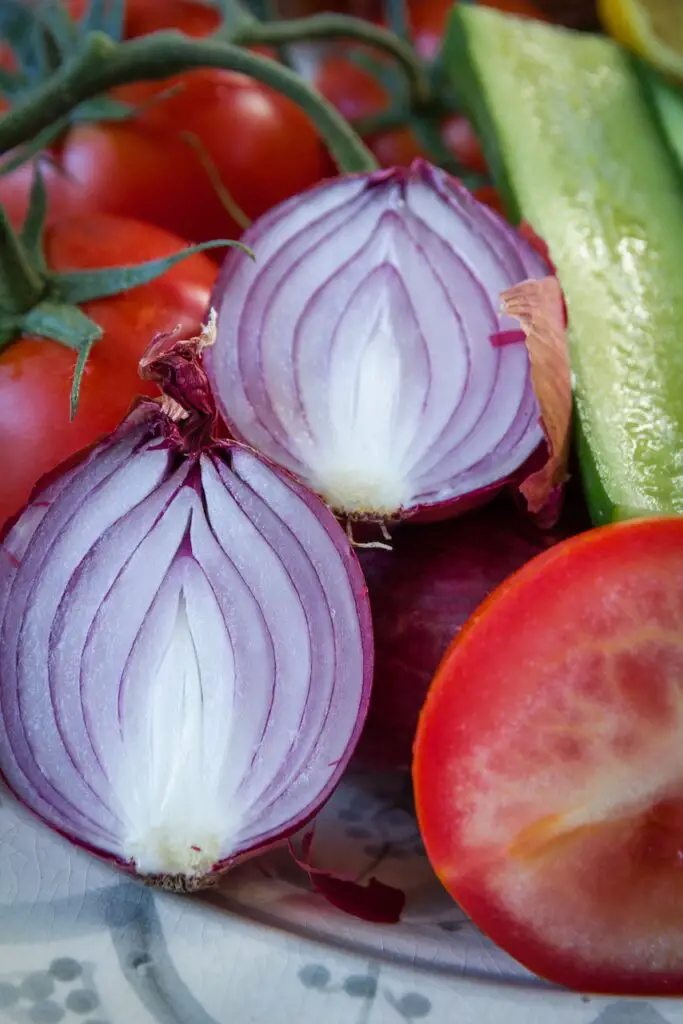 Shirazi Salat – Originalrezept mit 3 Dressing-Optionen