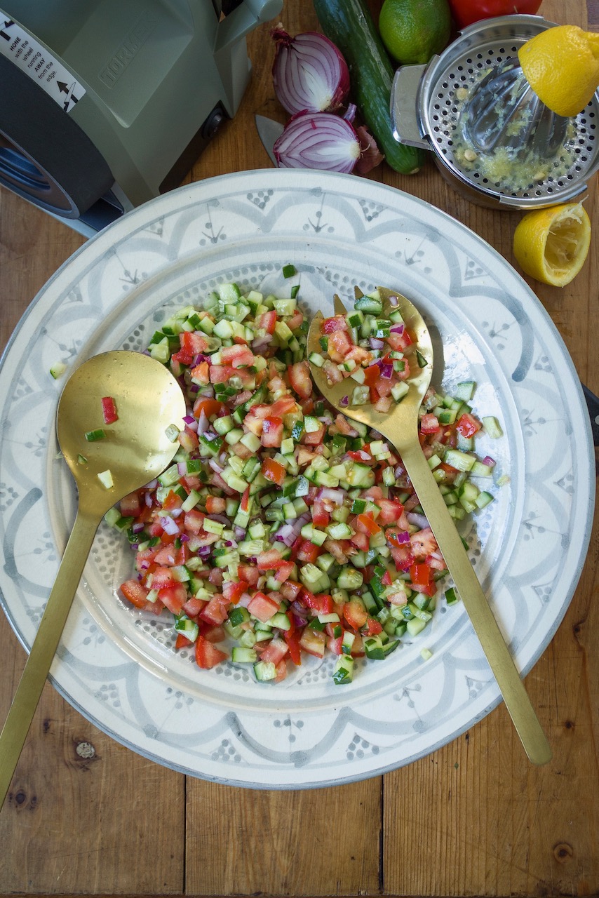 Shirazi Salat – Originalrezept mit 3 Dressing-Optionen