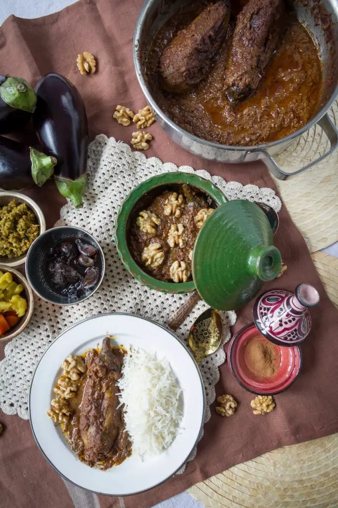 Shesh Andaz-e Bademjan - Vegane Auberginen in Walnuss-Granatapfel-Sauce