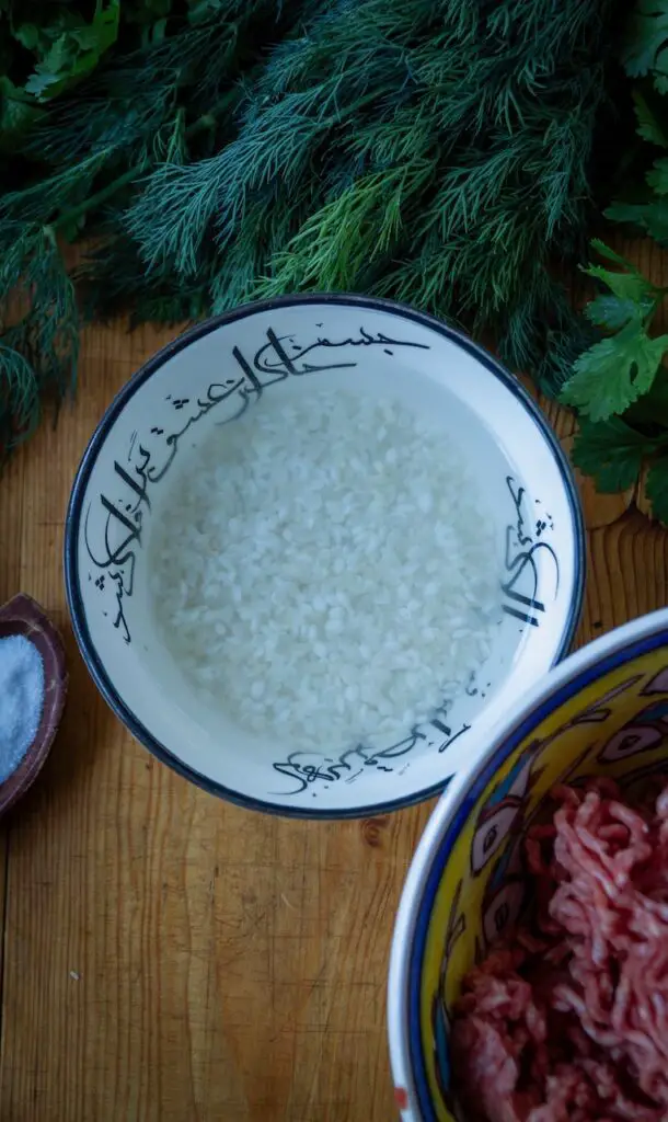 Ash-e Shoorba - Persische Kräutersuppe mit Hackbällchen aus Isfahan